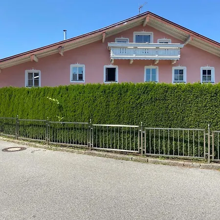 Haus Seerose * Taching am See